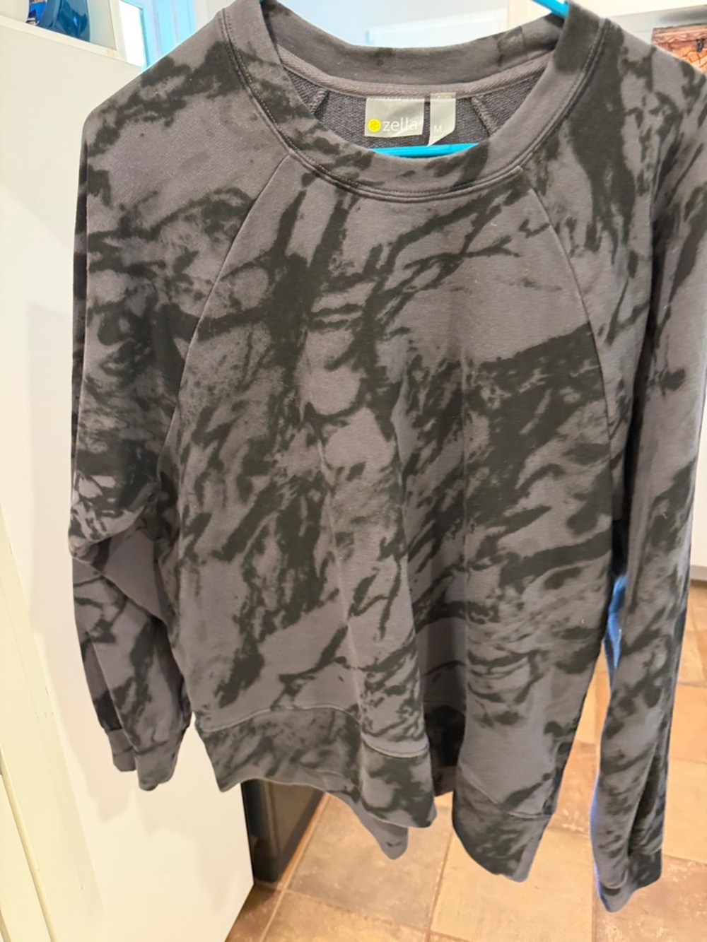 Zella Men's Charcoal & Black Marble Crewneck